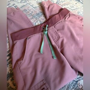 💚💘 FIGS Mineral Mauve Zamora, sz. M 💘💚